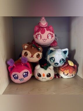 Aphmau Cute Round Plush Toy Bundle - Colorful Holiday & Dessert Characters